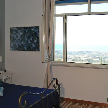 Alojamento de Acomodação e Pequeno-almoço La Finestra Sulla Valle 4*