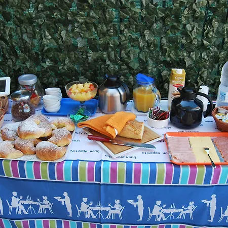 Alojamento de Acomodação e Pequeno-almoço La Finestra Sulla Valle 4*