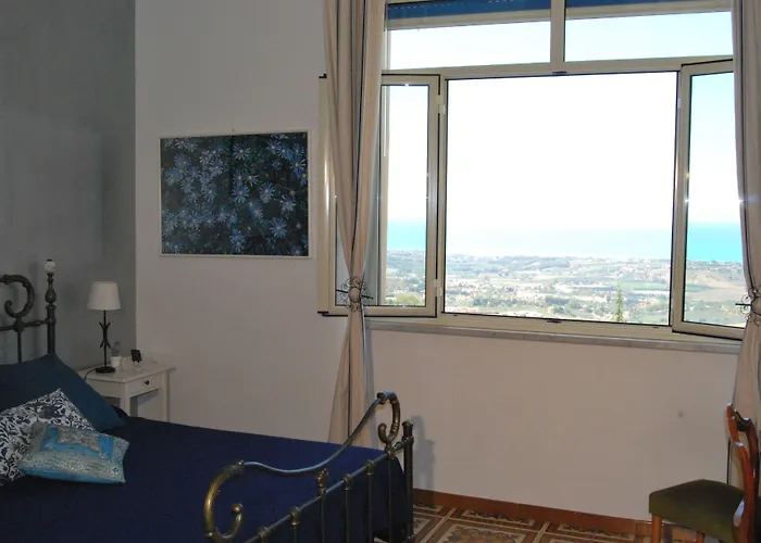 Bed & Breakfast La Finestra Sulla Valle 4*