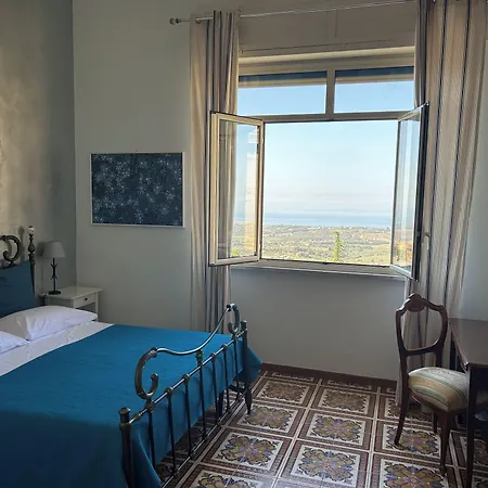 Bed & Breakfast La Finestra Sulla Valle 4*